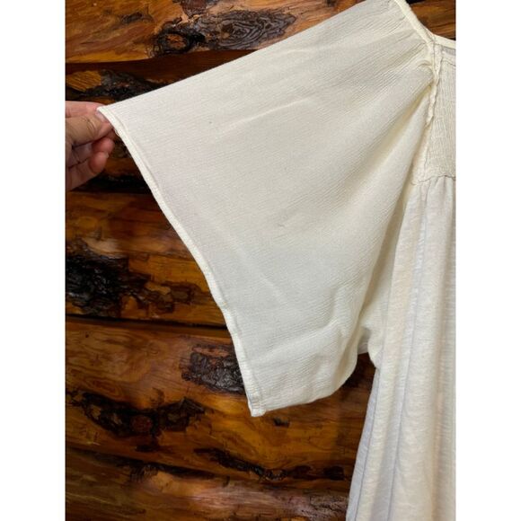 Umgee Cream Blouse with Bell Sleeves Size‎ L - Picture 2 of 6